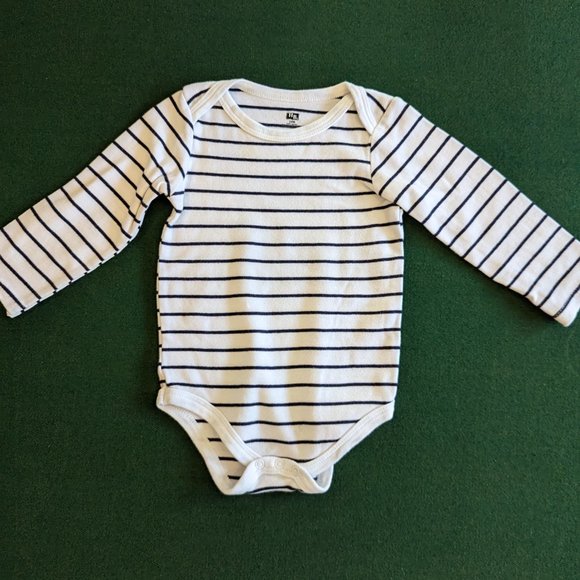 Bundle HB Onesies/Bodysuits 24 Months 💙 - Picture 4 of 7